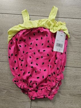 5/20$ NWT George Baby Watermelon Ruffle Romper Sunsuit 3-6M🩷 5/20$